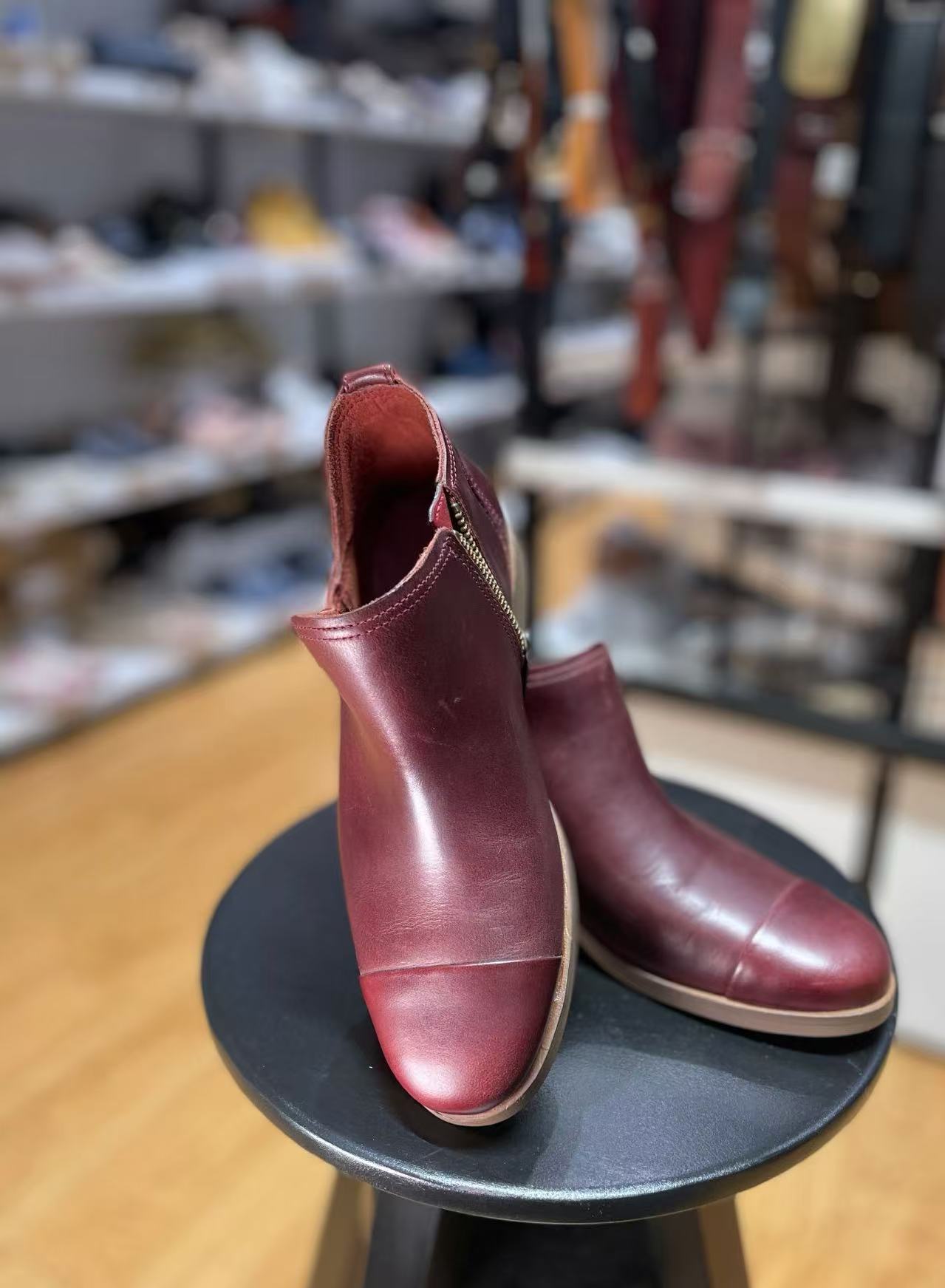 Size 6 7 Timberland women's short boots so beautiful!(second-hand)