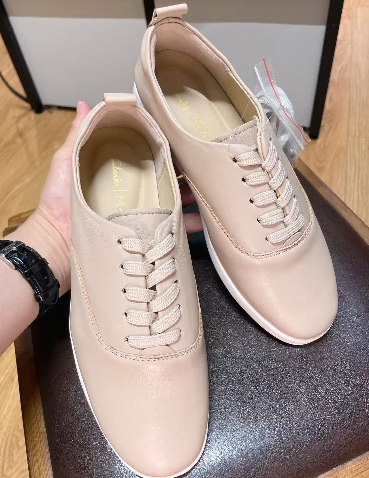 Lightweight and Comfortable AceLite Tie Women's Leather Flat Shoes(second-hand)