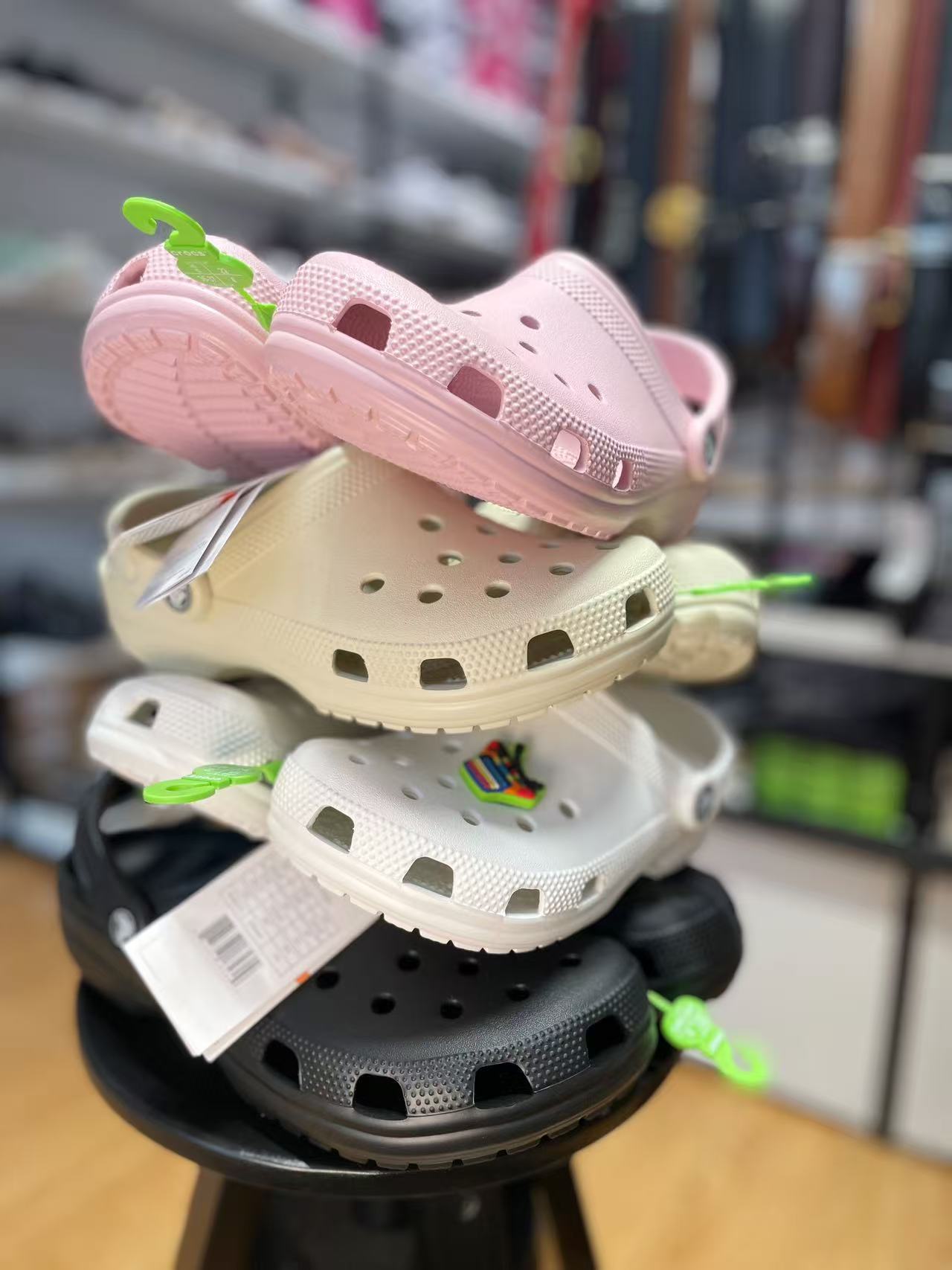 Women's and men's wading sandals and beach shoes