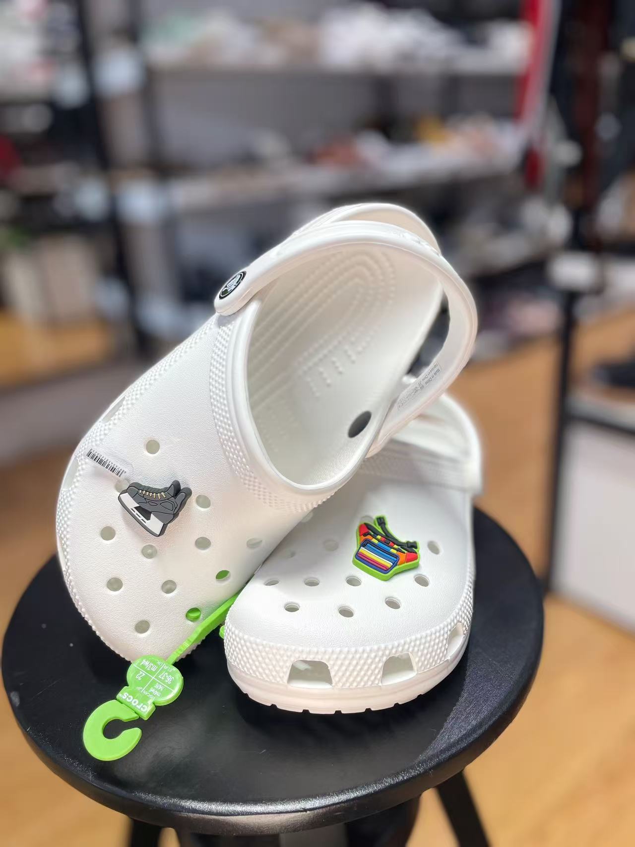Women's and men's wading sandals and beach shoes