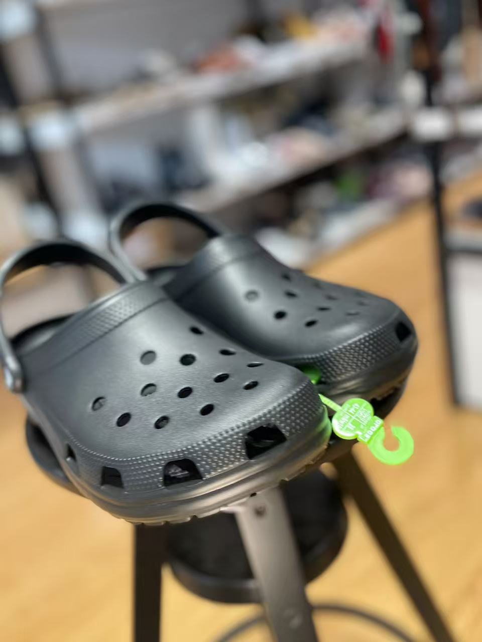 Women's and men's wading sandals and beach shoes