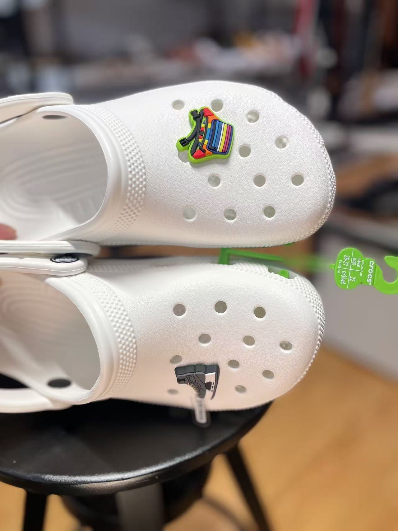 Women's and men's wading sandals and beach shoes