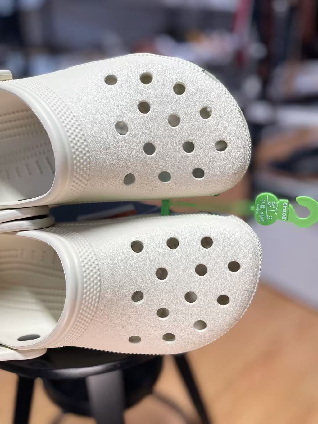 Women's and men's wading sandals and beach shoes