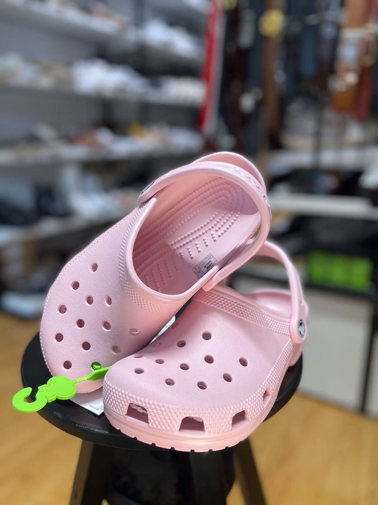 Women's and men's wading sandals and beach shoes