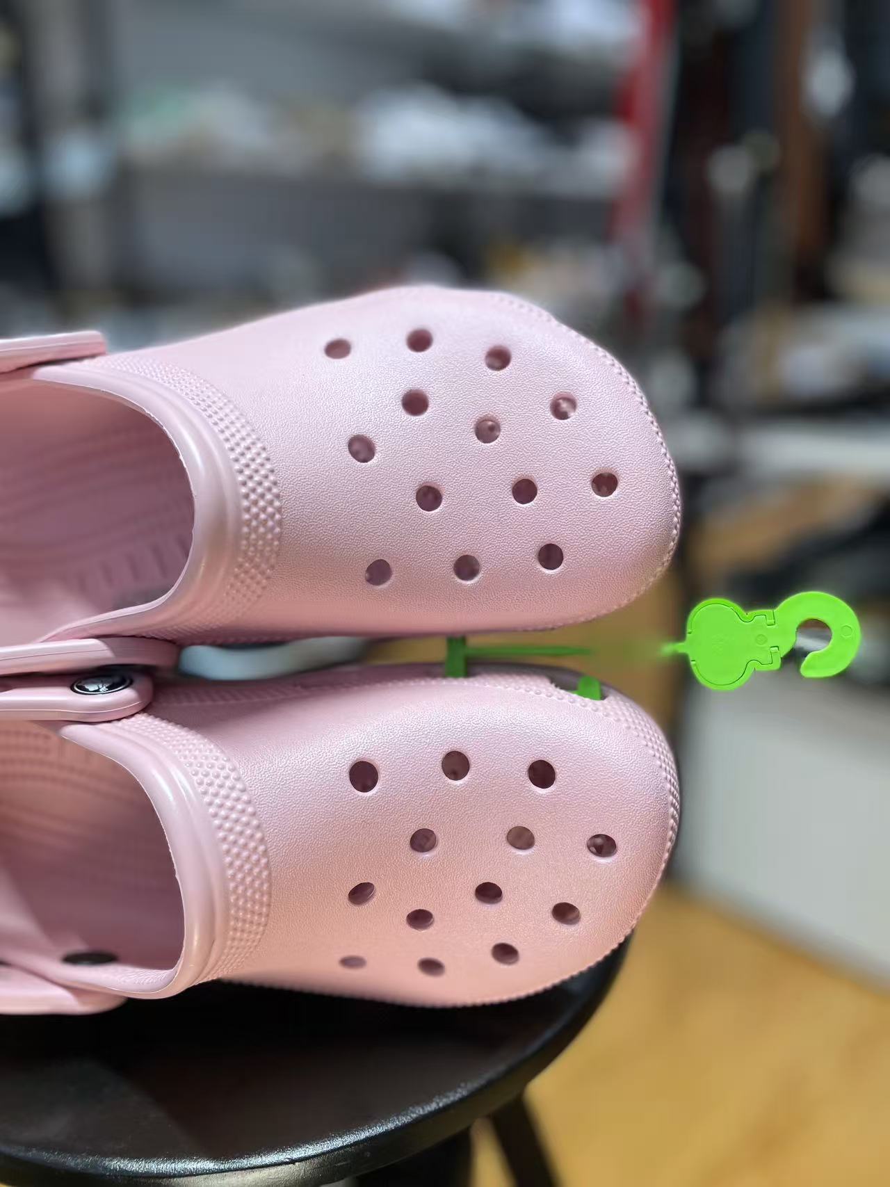 Women's and men's wading sandals and beach shoes