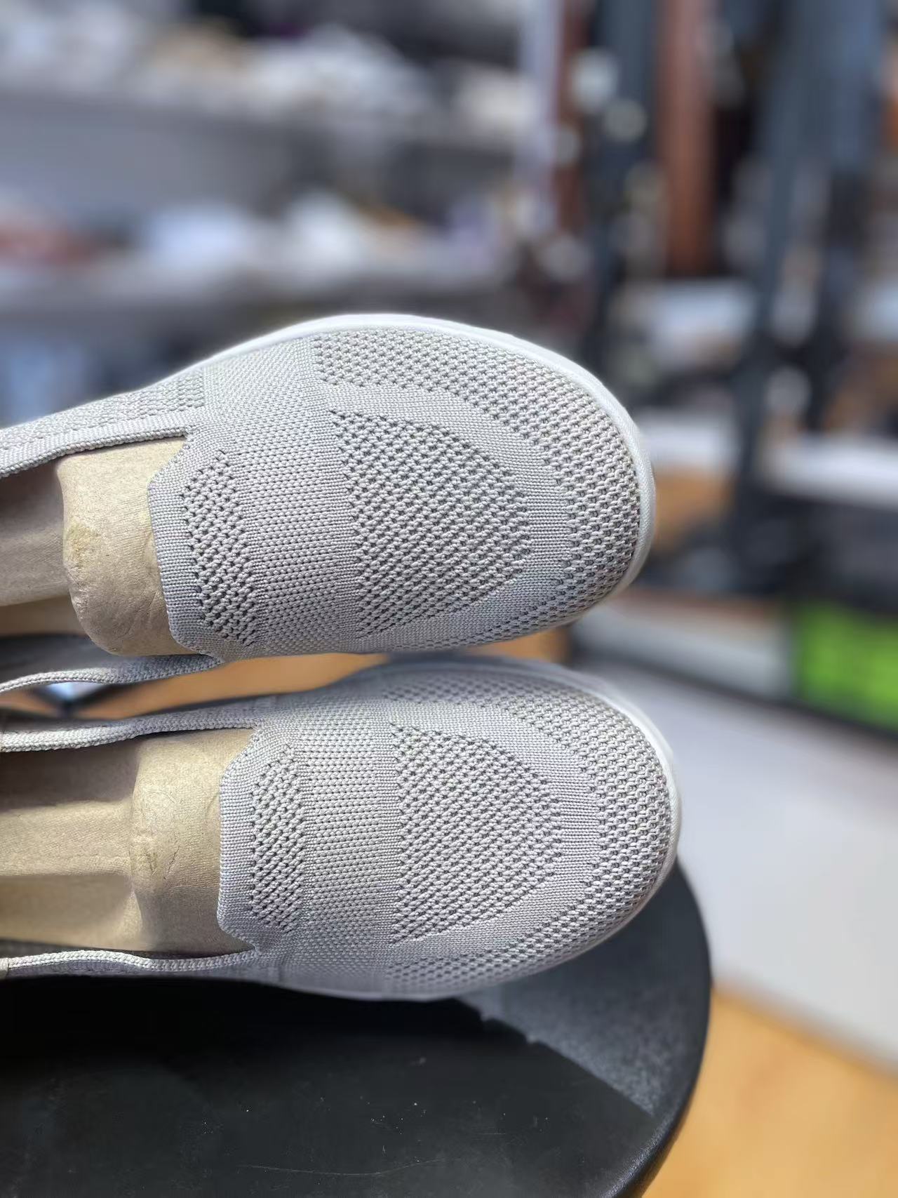 comfortable simple and breathable women's walking shoes