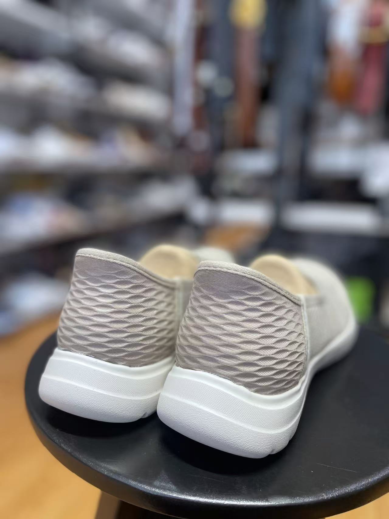 comfortable simple and breathable women's walking shoes