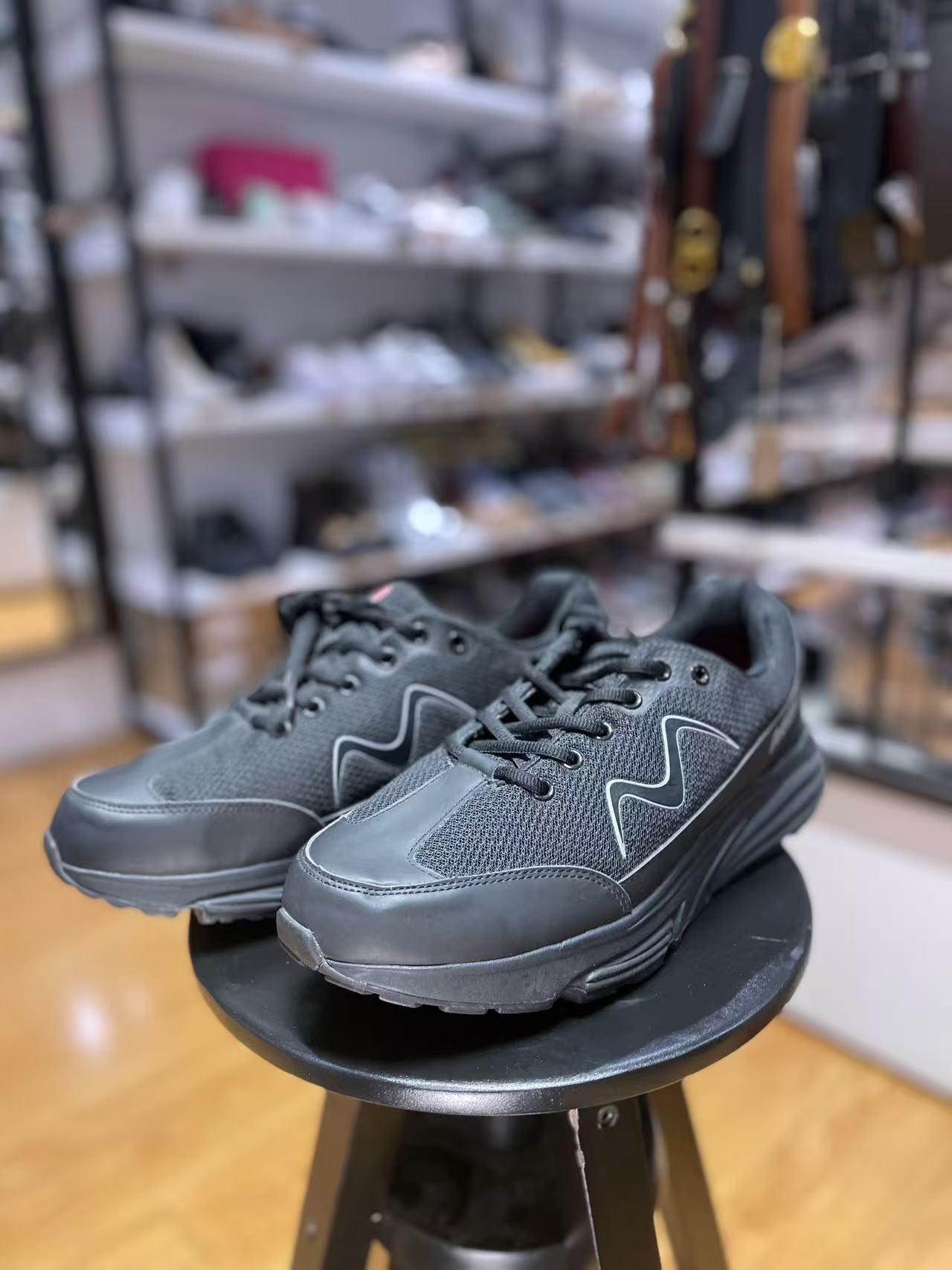 Large size outdoor men's shoes(sizes are marked in the picture)(second-hand)