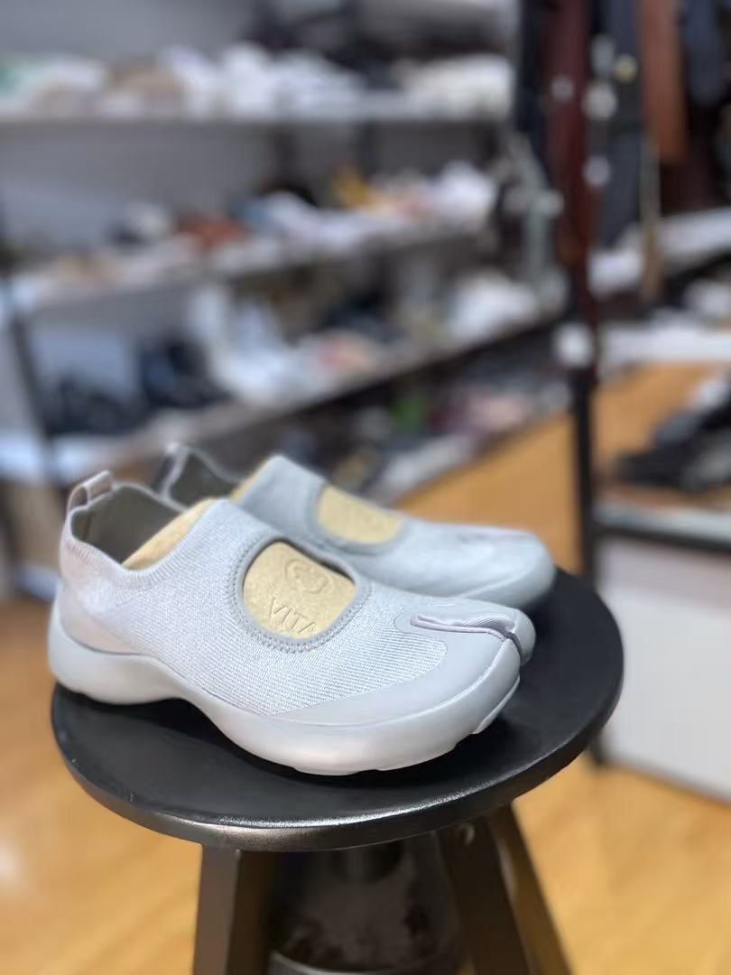 Women's Comfortable Tabi Flats (second-hand)