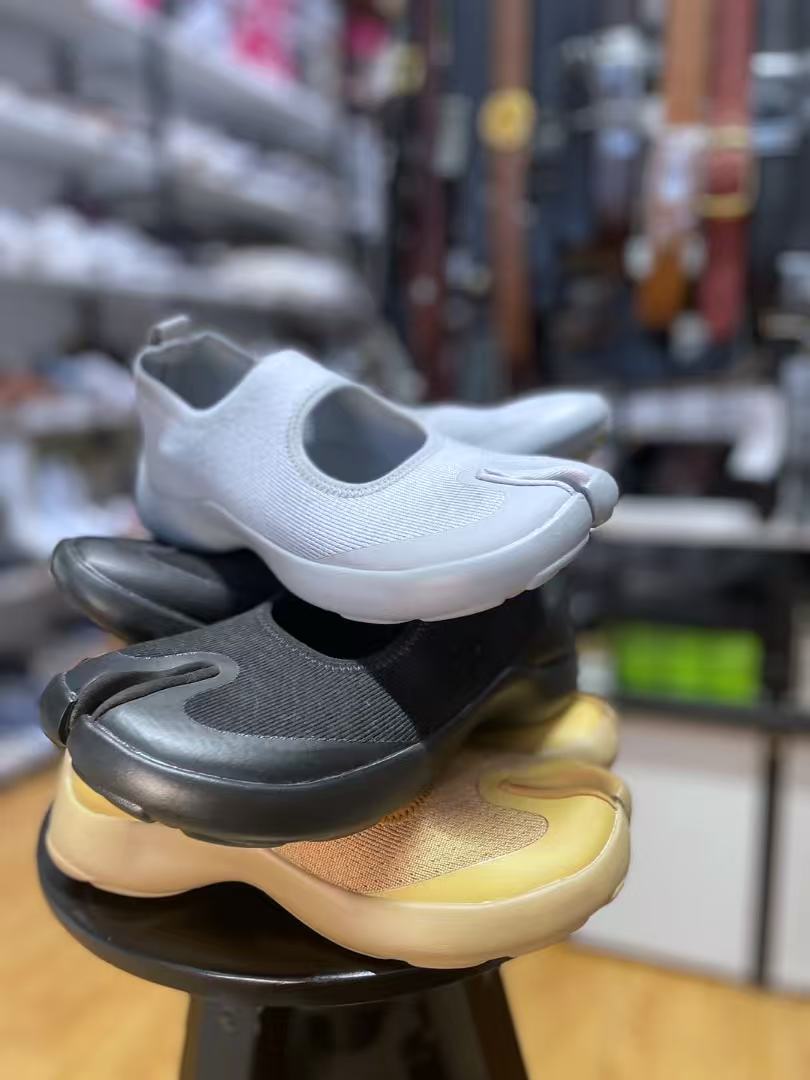 Women's Comfortable Tabi Flats (second-hand)