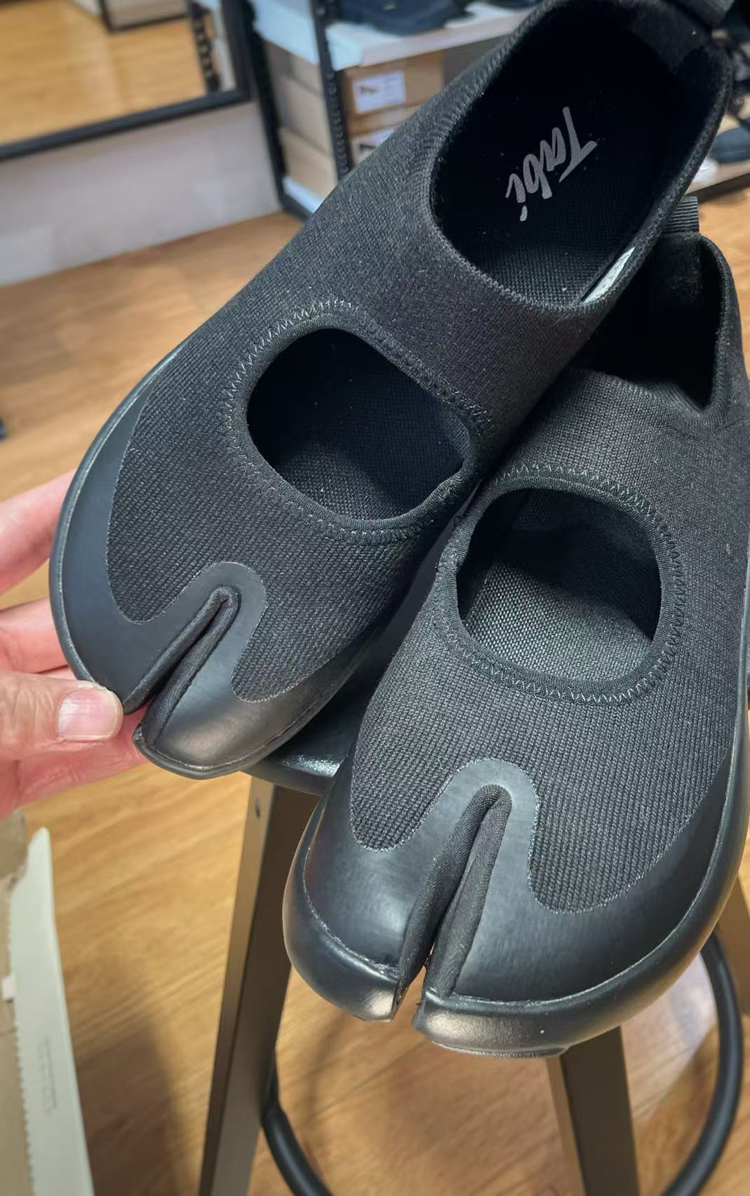 Women's Comfortable Tabi Flats (second-hand)