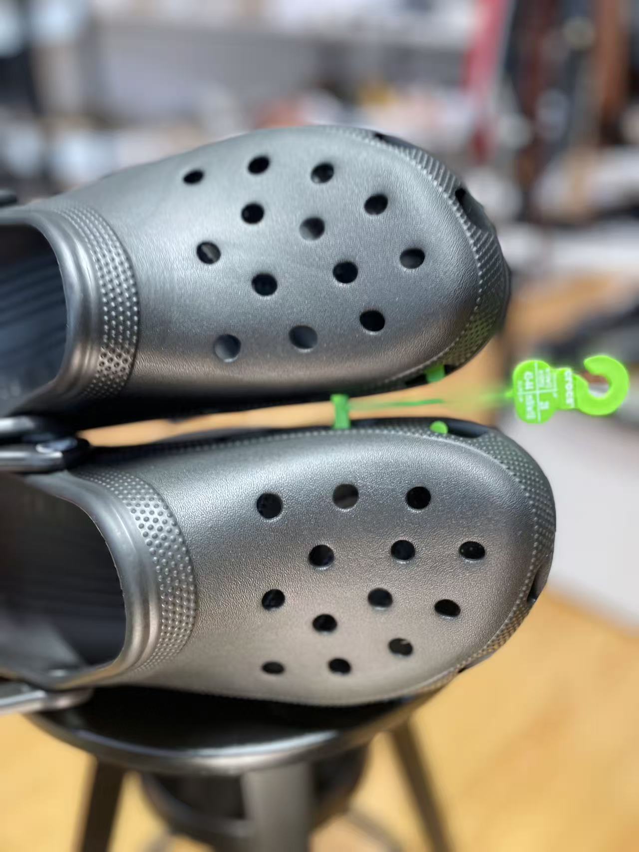 Women's and men's wading sandals and beach shoes