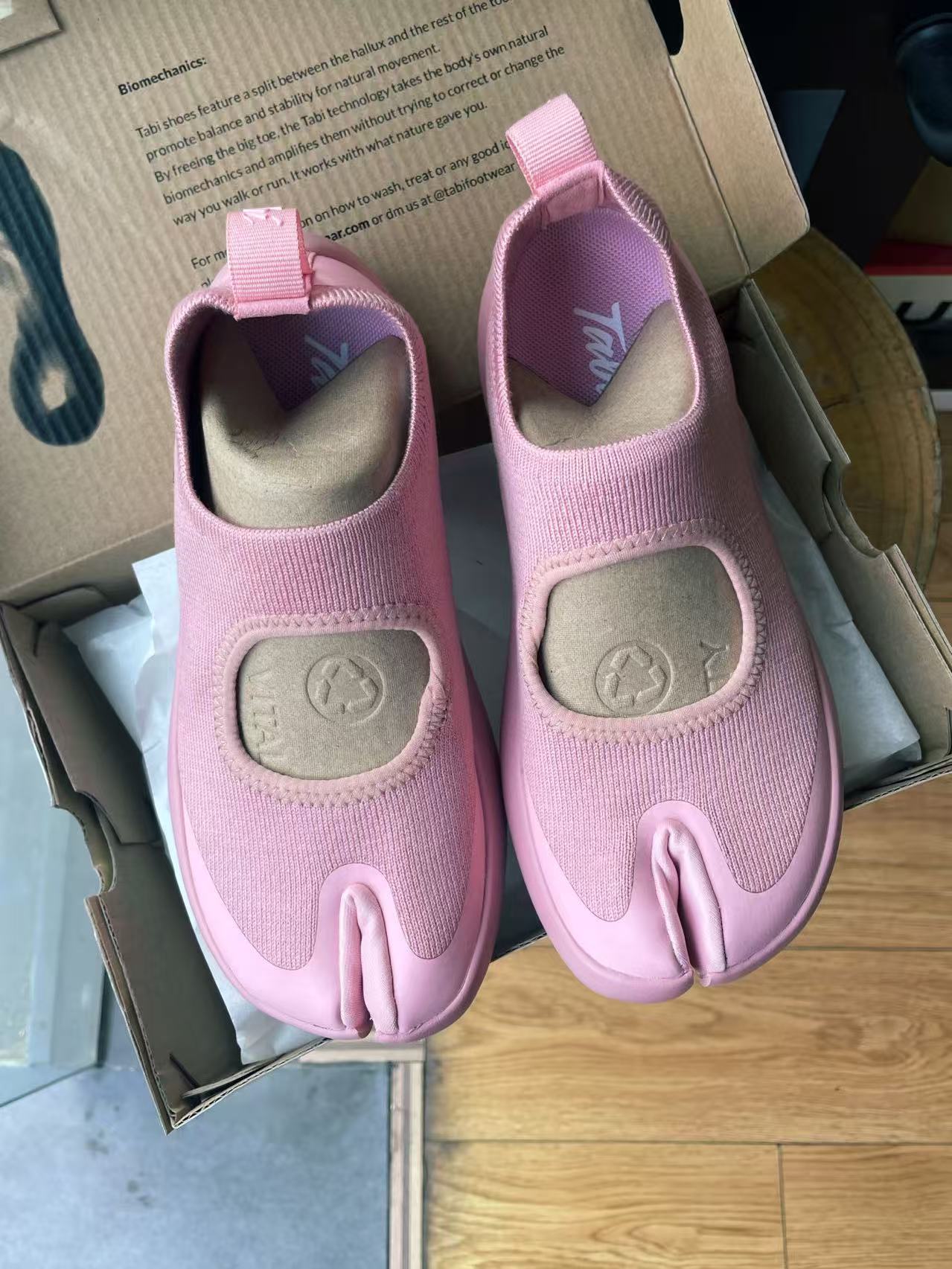 Women's Comfortable Tabi Flats (second-hand)