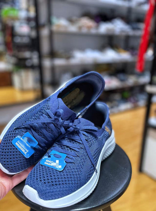 Men's comfortable breathable casual walking shoes.