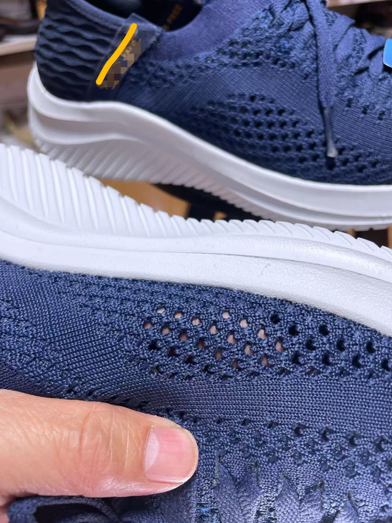 Men's comfortable breathable casual walking shoes.