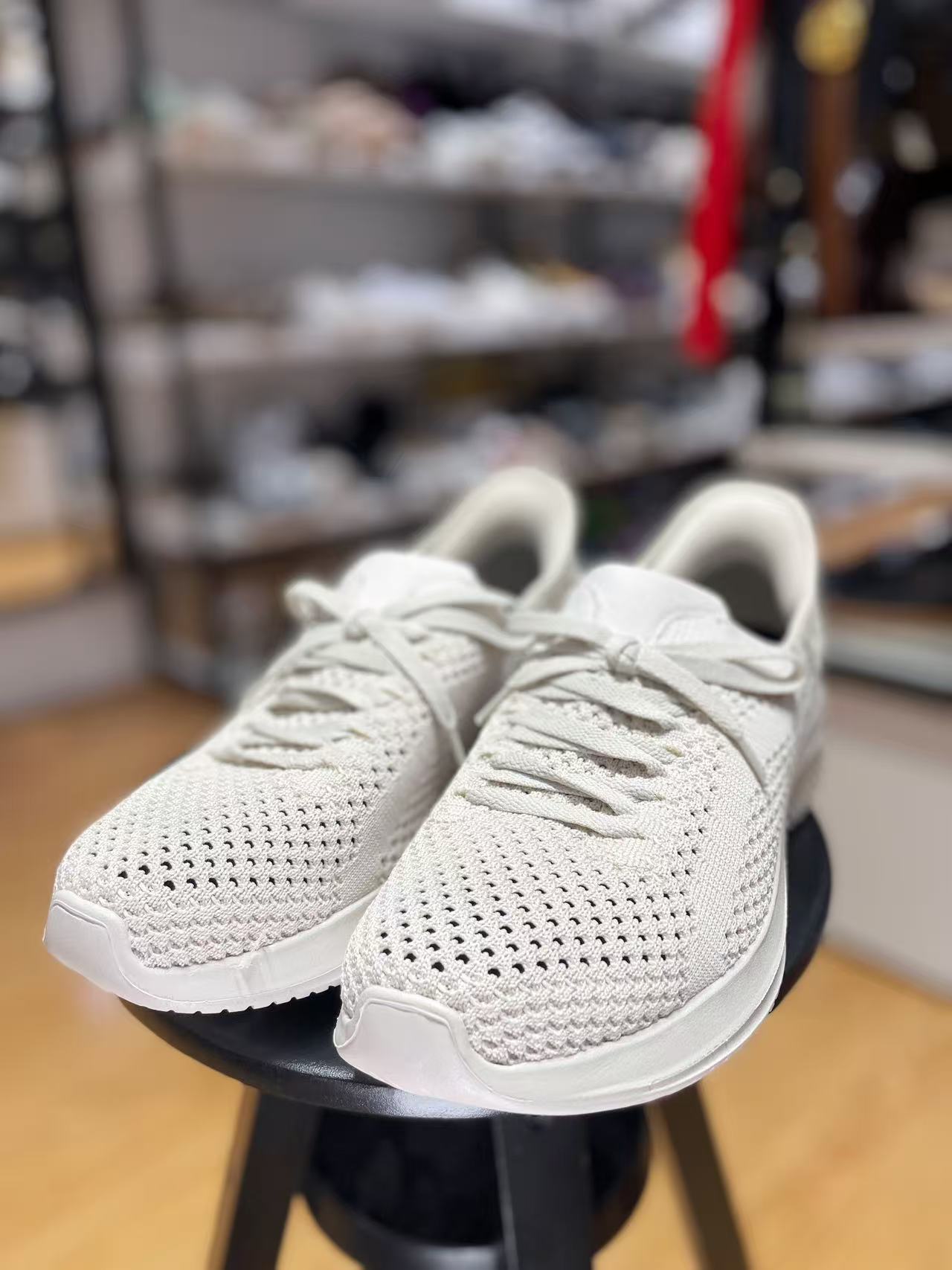Men's comfortable breathable casual walking shoes.